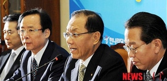 전당대회관련 이야기하는 황우여 원내대표