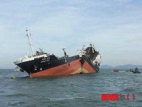 인천 자월도 해상 두 동강 난 두리3호 유류운반선