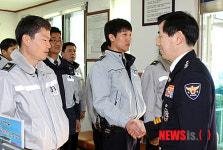논산지구대를 방문한 정용선 충남경찰청장