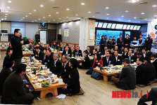 한우식당서 중소기업인과 간담회 갖는 李대통령