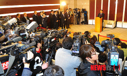 기자회견 갖는 박희태 국회의장