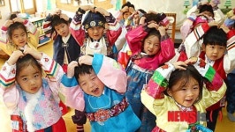 설 큰절하는 동심