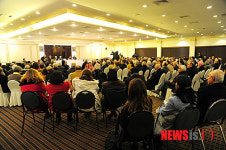 출판기념회장에 참석한 사람들