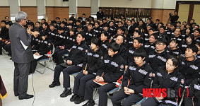 소방공무원들과 대화 시간 갖는 이기환 청장