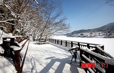 눈 덮힌 괴산 산막이옛길