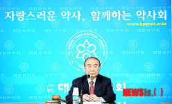 심각한 표정 박영근 위원장