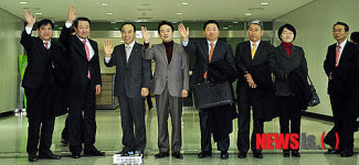 개성공단 방문하는 국회대표단