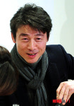 붉게 상기된 얼굴의 송호창 변호사