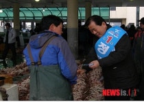 정장식 예비후보, 구룡포수협위판장 찾아 지지호소