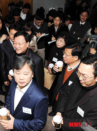 현장면접 순서 기다리는 새누리당 공천신청자들