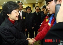 첫 총선 지원 나선 박근혜 위원장