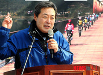 맹형규 장관, 자전거로 국토 종주 하세요