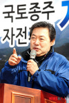 국토종주 자전거길 지킴이단에 축사하는 맹형규 장관