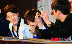 배우 고은아, 경민 오빠 안경 벗지마요~