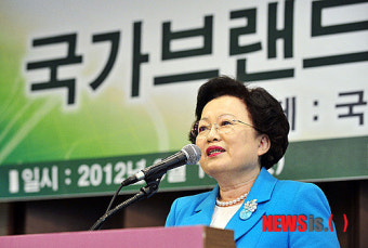 재외동포기자대회, 특강하는 이배용 위원장