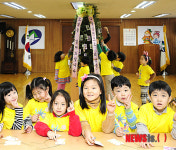 소망나무에 매달 희망을 적어요