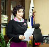 인사말하는 한분옥 회장