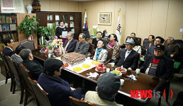 인사말하는 한분옥 회장