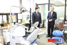 성동구 보건소 둘러보는 이하백 명예구청장