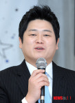 로돌포 역의 테너 강요셉