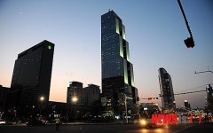 성숙한 시민의식으로 원활한 소통상태 보이는 코엑스 인근 도로