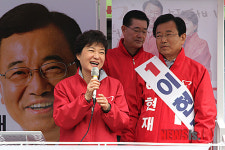 하남 덕풍시장 찾은 박근혜 위원장