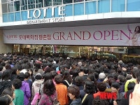 롯데백화점 평촌점 개점 첫날 인파