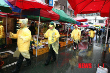 [4·11총선]울산 봄비 속 전통시장 등 방문 이어져
