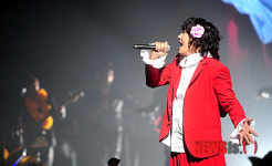 김장훈, 뉴욕·LA 콘서트…수익 100억 미국 기부