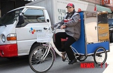 CJ대한통운, 국내 최초 전동자전거 그린택배 개시