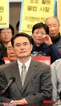생각에 잠긴 민간인 불법사찰 피해자 김종익 전 대표
