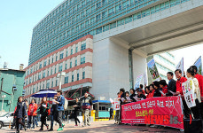 홍대 정문 앞 김순자 후보 청소노동자 선언