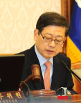 안건 상정하는 김 총리