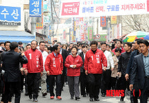 구로 개봉중앙시장 찾은 박근혜 위원장