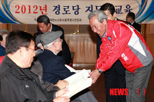 대한노인회 강남지회 찾은 김종훈 후보