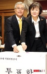 투표하는 문재인 후보
