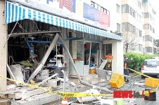 보일러 폭발로 아수라장이 된 세탁소