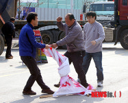 현수막에 불을 붙이려는 중앙개발 채권자