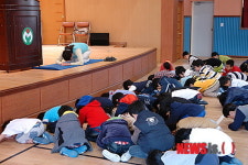 예절교육받는 천안부성초 학생들
