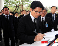 국립서울현충원 참배한 김문수 지사