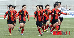 기뻐하는 오주중학교 선수들