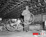1954년 자전거 제조 공장