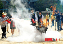 가상 화재진압훈련하는 한강중학교