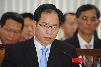 답변하는 경찰청장 후보자