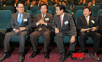 토론회 기다리는 민주 원내대표 후보들