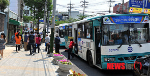 버스이용해 여수박람회 찾는 관람객