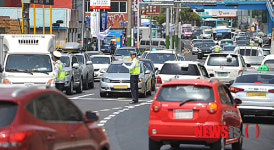 혼잡한 환승주차장 진입로