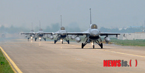 韓 공군 F-15K 전투기, 활주로 안착