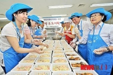 진암사회복지재단, 홀몸어르신 위한 도시락 봉사 나서