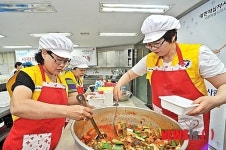 진암사회복지재단, 홀몸어르신 위한 도시락 봉사 나서